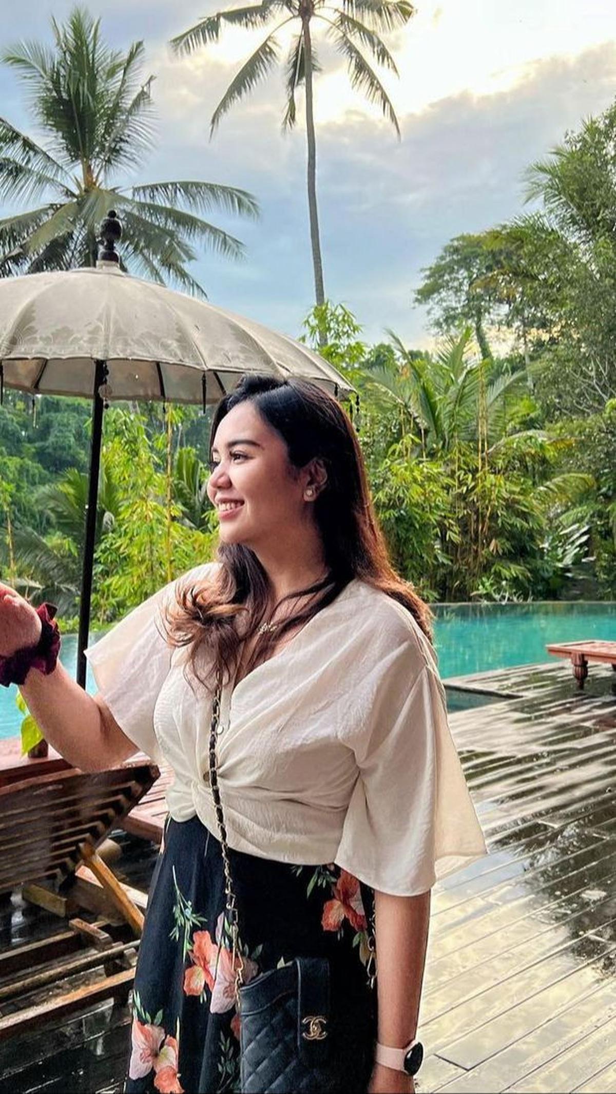 Bthari Ayeisha merupakan anak dar Jenderal TNI Dr.H . Totok Imam Santoso. Ayahnya merupakan perwira Tinggi.