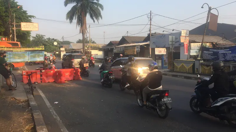 Tak Terlihat Penyekatan PPKM Level 4 di Pondok Gede Perbatasan Jakarta-Bekasi