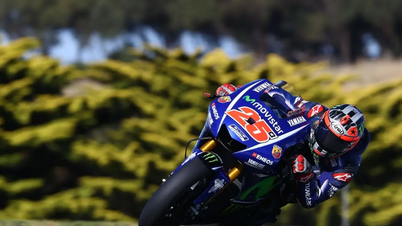 Maverick Vinales kembali mengalahkan catatan waktu Valentino Rossi