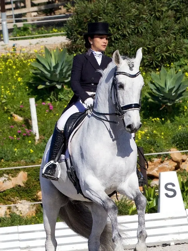 Atlet Berkuda Mira Warganegara