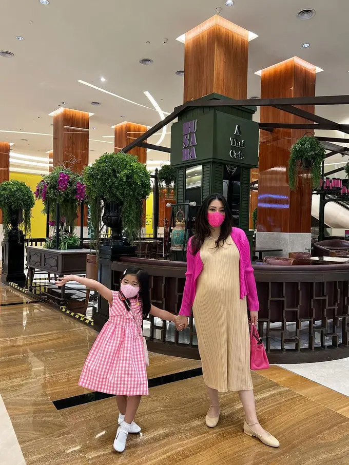 [Fimela] Aliya Rajasa Hamil