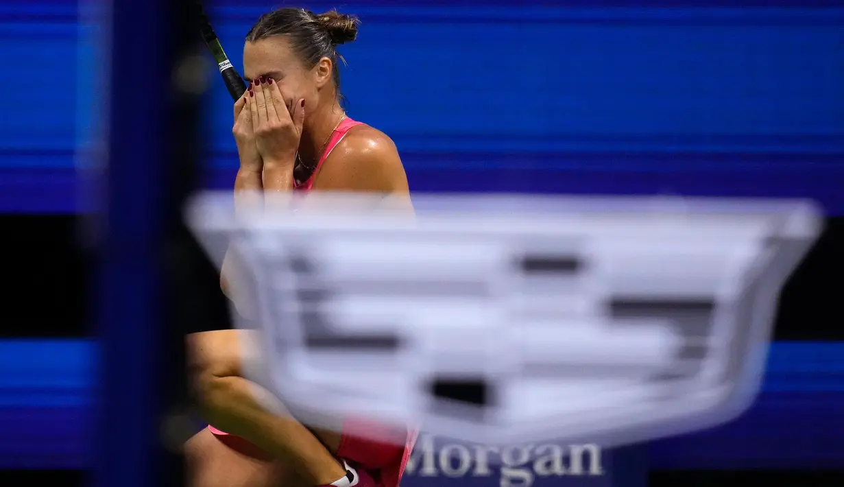 Aryna Sabalenka berhasil mengandaskan perlawanan wakil tuan rumah, Madison Keys dengan skor 0-6, 7-6 (7-1) dan 7-6 (10-5). (AP Photo/Manu Fernandez)