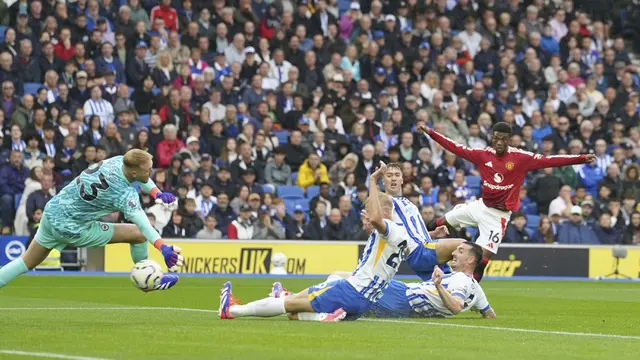 Foto: Gol Telat Joao Pedro Bawa Brighton Pemalukan MU di Liga Inggris