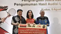 Mutiara Ayu Puspitasari menerima bonus dari&nbsp;Bakti Olahraga Djarum Foundation setelah meraih gelar juara tunggal putri dalam&nbsp;kejuaraan bulu tangkis&nbsp;Asia Junior Championships 2023 di Yogyakarta, 7-16 Juli 2023. Pemberiaan bonus dilakukan di GOR Djarum, Jati, Kudus, Jawa Tengah, Sabtu, 5 Agustus 2023. (foto: istimewa)