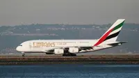 Ilustrasi pesawat Emirates (Reuters).