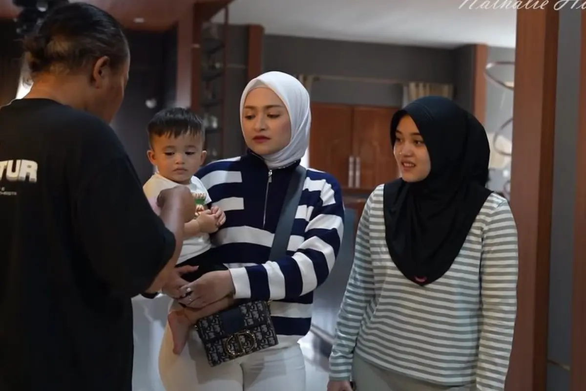 Nathalie dan Adzam ke rumah Sule (YouTube/Nathalie Holscher)