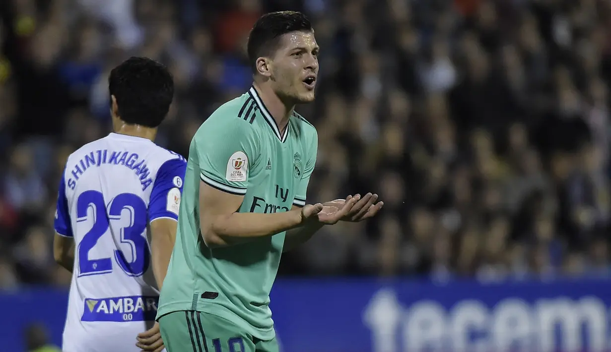 Luka Jovic. Pemain asal Serbia ini didatangkan dari Eintracht Frankfurt pada awal musim 2019/2020 usai tampil tajam dengan torehan 36 gol dalam 2 musim. Hingga kini ia belum tampil maksimal bersama Real Madrid dengan hanya mencetak 2 gol dari 40 laga. (AFP/Jose Jordan)