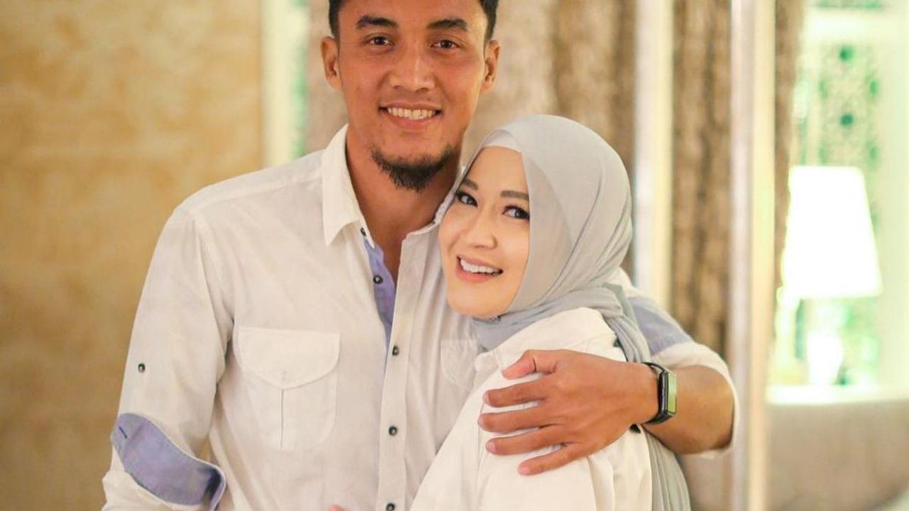 Okie Agustina Tinggal Dimana Sekarang?
