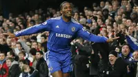 5. Didier Drogba - Legenda Chelsea meluncurkan lini pakaiannya dengan label HOM pada tahun 2013. Koleksi nya berupa celana boxer, celana pendek dan baju kaos. (AFP/Glyn Kirk)