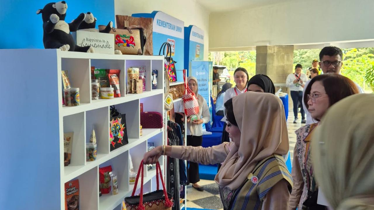 Puluhan Pengusaha UMKM Perempuan Binaan Pertamina Dilatih Gunakan AI untuk Pemasaran Produk
