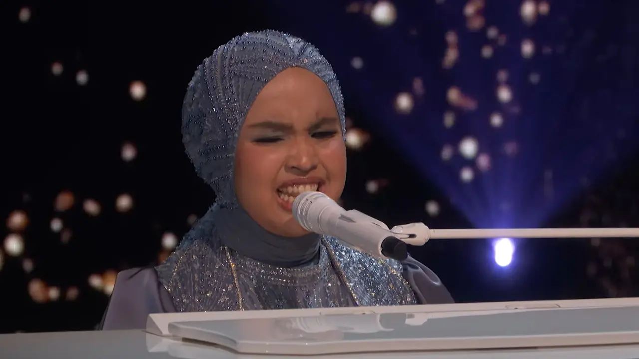 Putri Ariani Bawakan Lagu Elton Jhon di Final America’s Got Talent, Simon Cowell: Kamu Adalah Berlian Langka. Foto: tangkapan layar Youtube AGT.