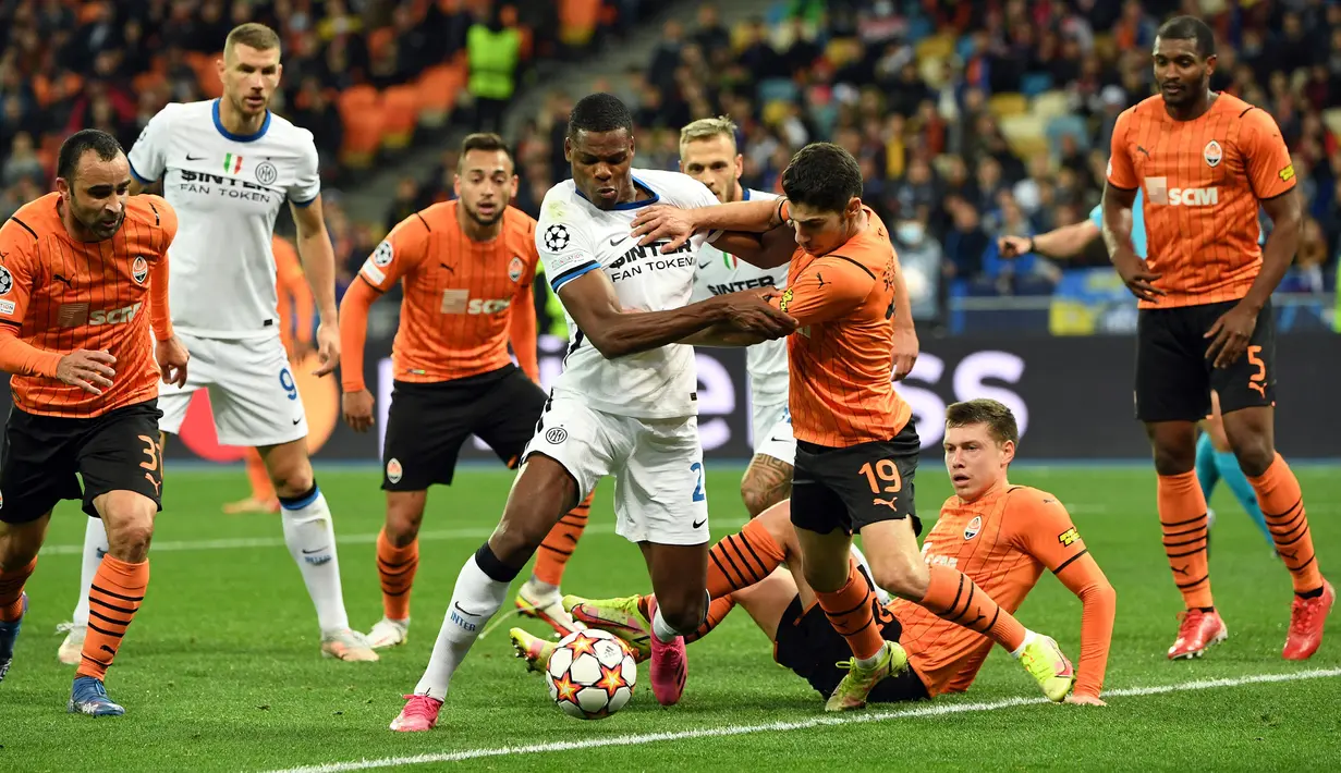 Dengan hasil seri tersbeut, poisi Inter Milan maupun Shakhtar Donetsk sama-sama tak berubah di klasemen sementara Grup D. Nerazzuri tak beranjak dari posisi ketiga sedangkan Shakhtar Donetsk terbenam di posisi terakhir. (AFP/Sergei Supinsky)