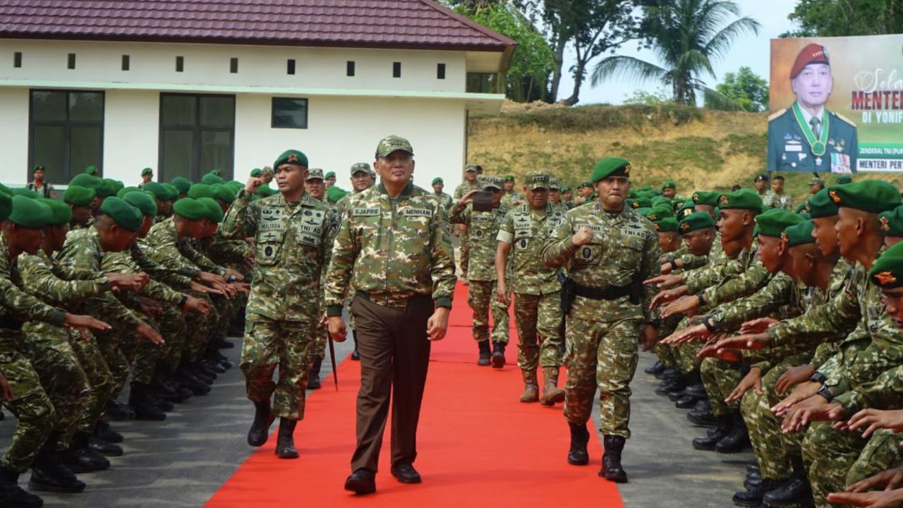 Menhan Perkuat Peran Yonif Teritorial Pembangunan: Dari Pertahanan hingga Pemberdayaan Warga