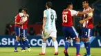 Para pemain Timnas Paraguay merayakan gol mereka pada pertandingan kualifikasi Piala Dunia 2018 di stadion Mario Kempes, Cordoba, Argentina (11/10). Gol semata wayang Paraguay berhasil dicetak Derlis Gonzalez pada babak pertama. (REUTERS/Marcos Brindicci)
