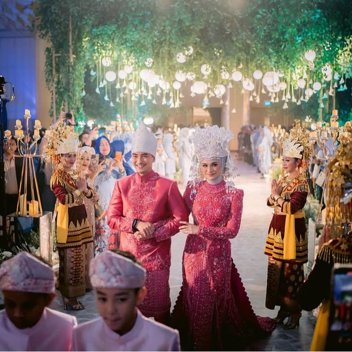 Penampilan Desy Ratnasari di Resepsi Pernikahan Putri Zulhas Jadi Sorotan, Disebut Awet Muda