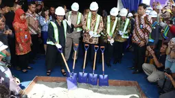 Suasana saat Menteri Susi Pudjiastuti  melakukan peletakan batu pertama (groundbreaking) Pasar Ikan Modern (PIM) Muara Baru, Jakarta, Kamis (8/2). Keberadaan pasar ikan modern diharap mampu menjadi lokasi wisata kuliner. (Liputan6.com.Angga Yuniar)