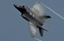 FOTO: Manuver Menggelegar Jet Siluman F35 Australia di Langit Bali