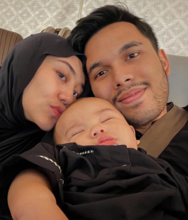 6 Momen bahagia Aaliyah dan Thariq Halilintar umrah bareng Baby Arash