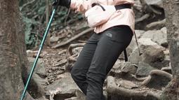 Lewat momen olahraga itu, Irish Bella sering dipuji tubuhnya yang semakin langsing. Diet olahraga yang ia jalani terbilang sukses. Namun kini Irish Bella sudah jarang melakukan olahraga dan fokus mengurus kedua anak.(Liputan6.com /IG/@_irisbella_)