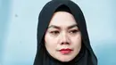 Saat ditemui di kawasan Kapten Tendean, Jakarta Selatan, Jumat (24/11/2017) Sarita Abdul Mukti menjawab terkait komentar Ashanty mengenai rumah tangganya.  (Nurwahyunan/Bintang.com)