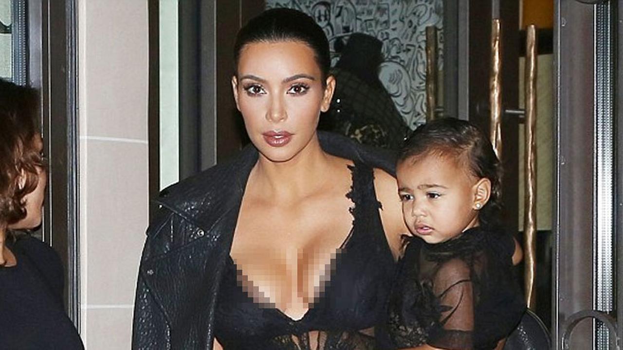Ternyata Kim Kardashian Sering Ngumpet di Lemari Baju North West