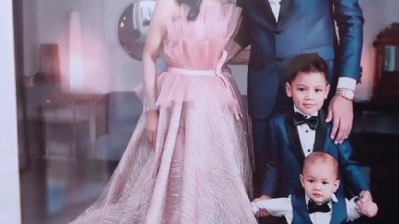 15 Tahun Pernikahan, Ini 7 Potret Kebersamaan Titi Kamal dan Christian Sugiono yang Romantis Terus - bak Masih Pacaran