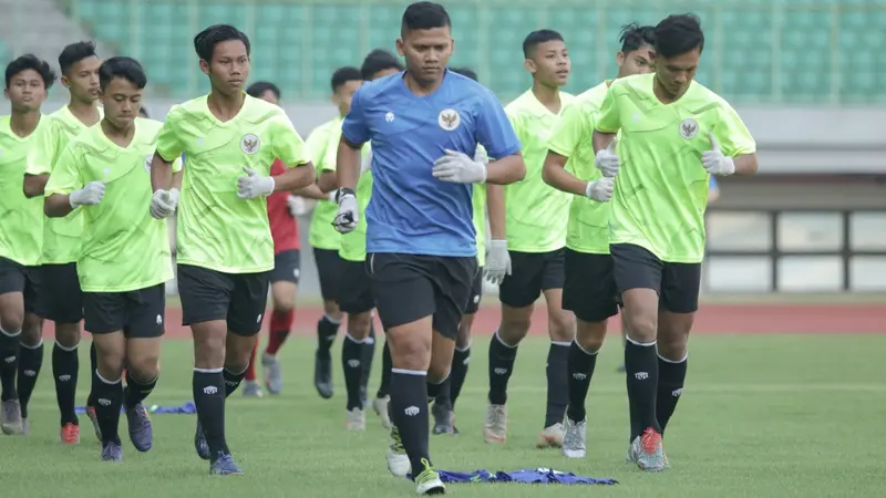 Timnas Indonesia U-16 memulai pemusatan latihan di Stadion Patriot Candrabhaga, Bekasi, Senin (6/7/2020).