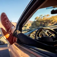 Buat perjalananmu menyenangkan dengan memutar lagu-lagu asik berikut ini.