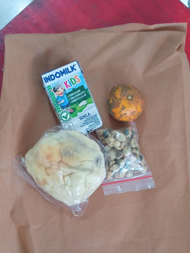 Orang Tua Siswa di Sukabumi Temukan MBG Tak Layak