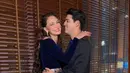 Didampingi pacar di gala premiere Sumala, Luna Maya tak bisa sembunyikan rasa bahagianya ingin memeluk Maxime. Namun dalam video singkat ini terlihat Maxime malu-malu memeluk Luna Maya. Melihat interaksi keduanya, tak sedikit netizen yang gemas. Sejak resmi pacaran, pasangan ini memang jarang umbar kemesraan apalagi ketika di depan kamera. (Liputan6.com/IG/@lunamaya)
