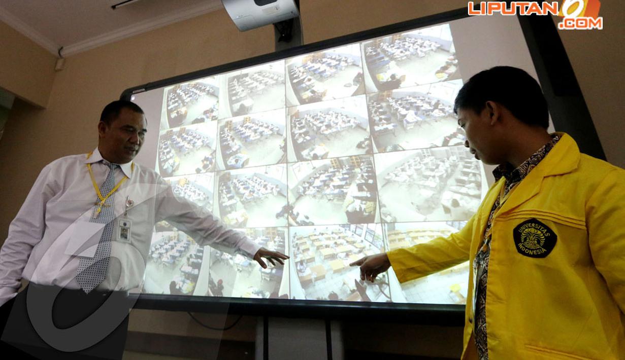 Ujian Nasional SMA Negeri Budi Utomo menggunakan CCTV di setiap kelas, Selasa (15/4/14) (Liputan6.com/Faisal R Syam).