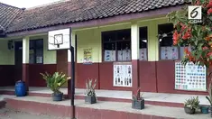 Hari ke dua aksi mogok mengajar para guru honorer di Garut Jawa Barat, membuat aktifitas belajar siswa senin pagi lumpuh total.