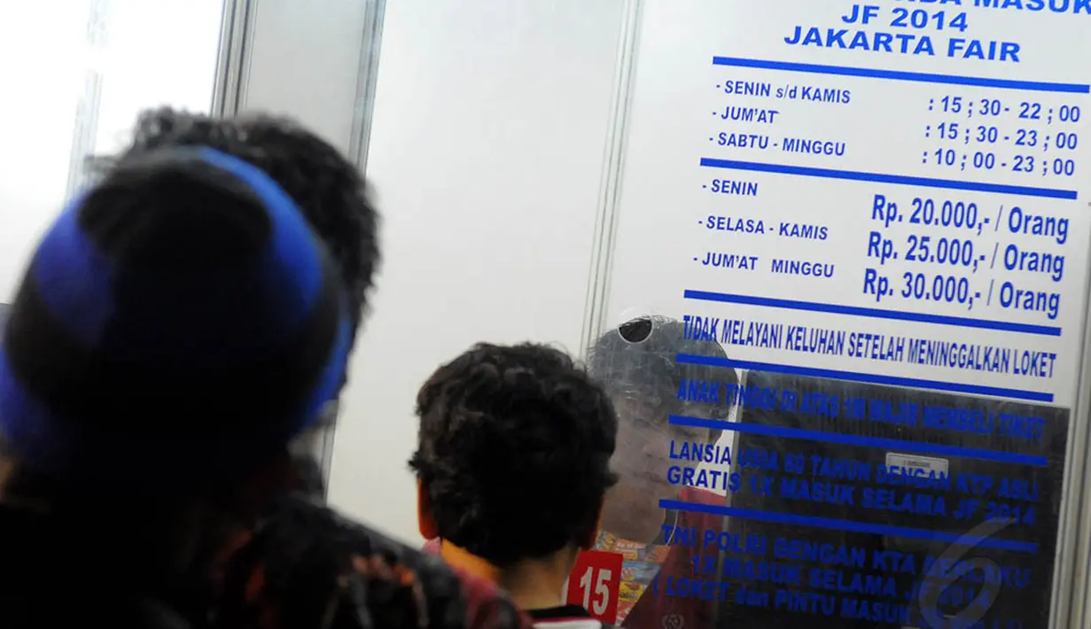 Harga tiket masuk sama seperti tahun lalu yakni Rp25.000 pada hari biasa dan Rp30.000 di akhir pekan dan untuk hari Senin diberikan keringanan tiket masuk Rp 20 ribu, Jakarta, Jumat (6/6/14). (Liputan6.com/Faisal R Syam)