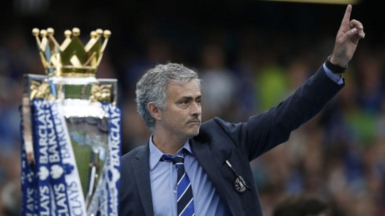 Mourinho: Rival Chelsea coba 'beli' trofi juara EPL