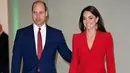 <p>Pangeran Inggris William (kiri) dan Putri Wales Kate Middleton menghadiri acara The Royal Foundation Centre for Early Childhood di BAFTA, London, Inggris, 30 Januari 2023. Kate hadir bersama Pangeran William yang datang mengenakan setelan jas biru gelap, seperti biasa. (Eddie Mulholland/Pool Photo via AP)</p>