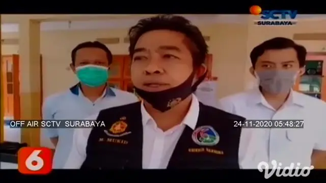 NC, salah satu narapidana di Lapas Kelas IIB Jombang, Jawa Timur, dijemput Reserse Narkoba Polres Jombang dari dalam Lapas. Pelaku ditetapkan menjadi tersangka karena diduga menyelundupkan 2 gram sabu-sabu dan 5 pil ineks ke dalam lapas.