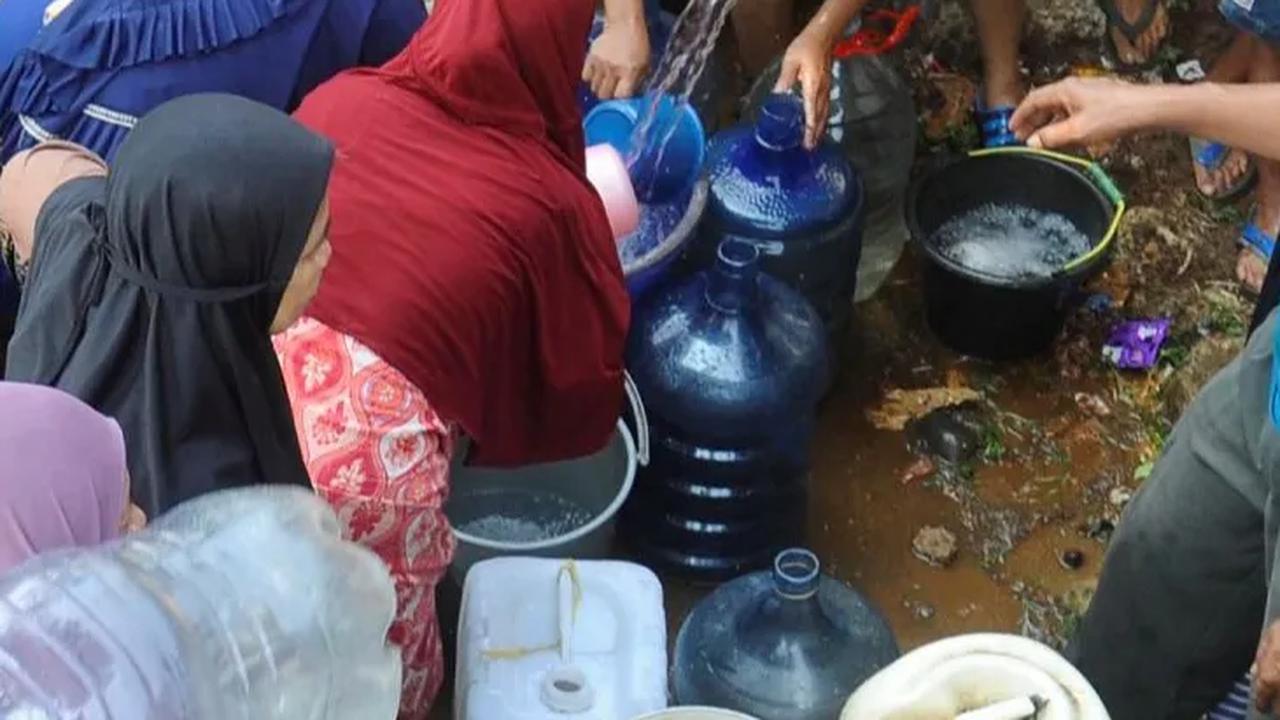 Pipa di Petamburan 4 Bocor, Suplai Air PAM ke 41 Wilayah Terganggu