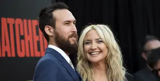 Kabar bahagia datang dari pasangan kekasih Kate Hudson dan Danny Fujikawa. Meresmikan hubungannya pada Mei 2017 lalu, kini keduanya mengatakan akan melanjutkan hubungannya kea rah yang lebih serius. (AFP/VALERIE MACON)