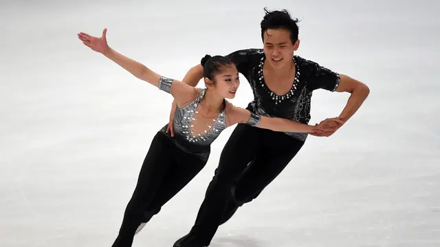 Ryom Tae Ok dan Kim Ju Sik, atlet peseluncur indah dari Korea Utara yang digadang-gadang akan tampil dalam Olimpiade Musim Dingin di Korea Selatan (AFP)