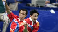 Pada Olimpiade Atlanta tahun 1992, pasangan ganda putra Rexy Mainaky dan Ricky Subagja berhasil tekuk pasangan Malaysia, Cheah Soon Kit dan Yap Kim Hock dalam tiga set di partai final. Mereka menjadi satu-satunya kontingen Indonesia yang berhasil bawa medali emas kala itu. (Foto: AFP/Robyn Beck)