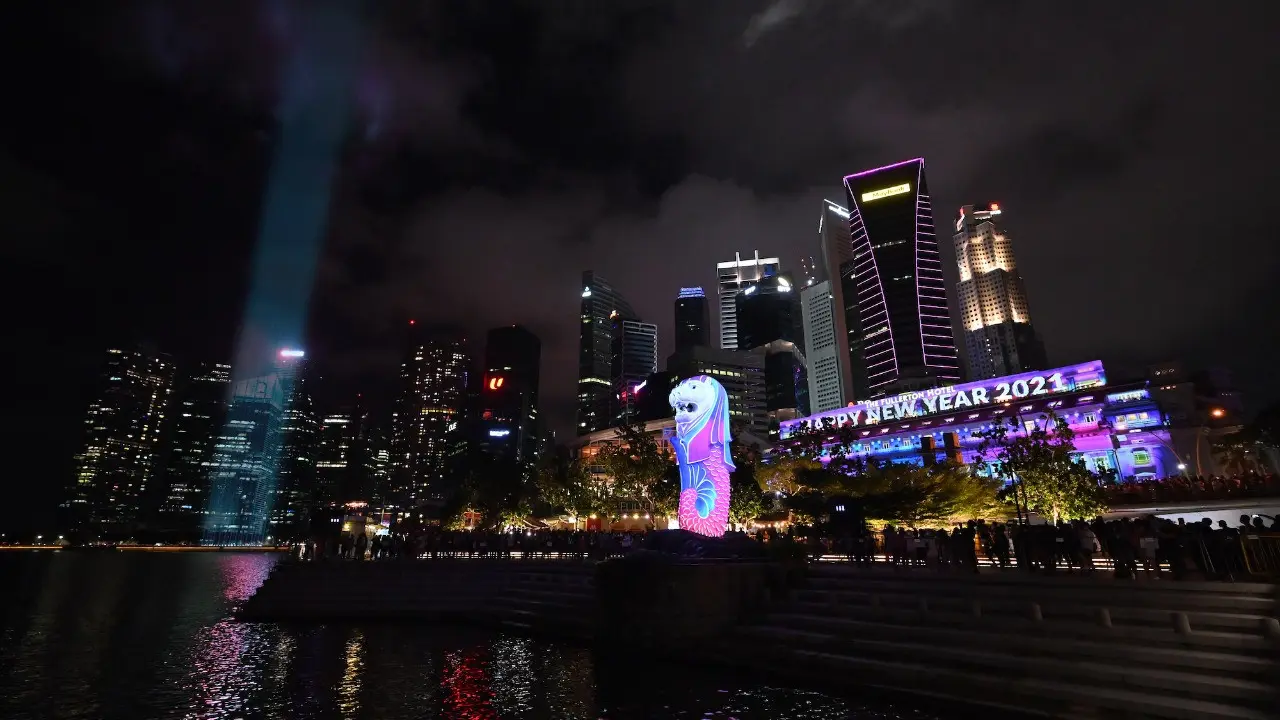 Dimulai Sejak Awal Desember, Pertunjukan Cahaya 'Shine a Light' Terangi Marina Bay Singapura di Malam Tahun Baru