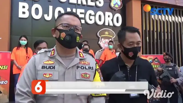 Tersangka Suharjo, warga Desa Sraturejo, Kecamatan Baureno, Kabupaten Bojonegoro yang tak kapok, meski pernah dihukum penjara selama 6 bulan pada tahun 2017 lalu. Dengan kasus yang sama, yaitu menjadi produsen miras jenis arak.