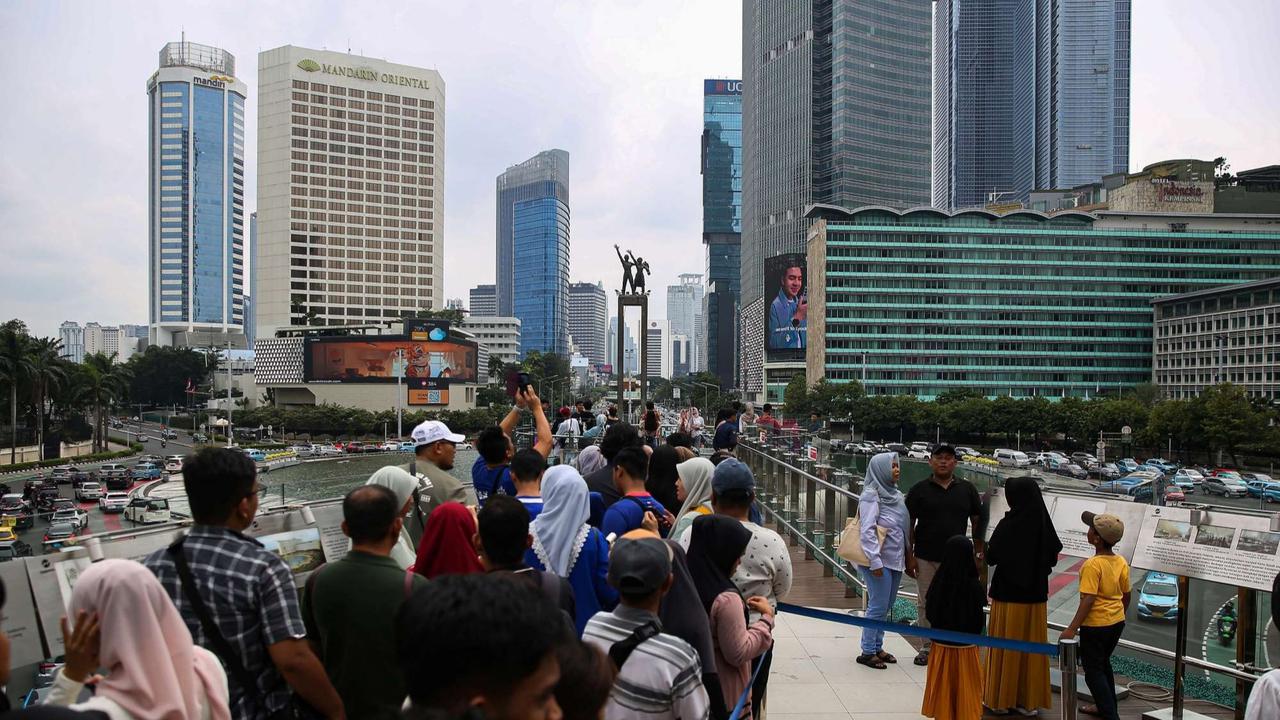 Anjungan Halte TransJakarta Bundaran HI Jadi Primadona Wisata Murah di Tengah Libur Isra Mikraj