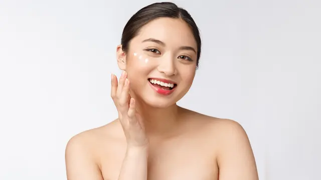 5 Kandungan Skincare yang Bisa Bikin Wajahmu Lebih Cerah dalam Seminggu - 5