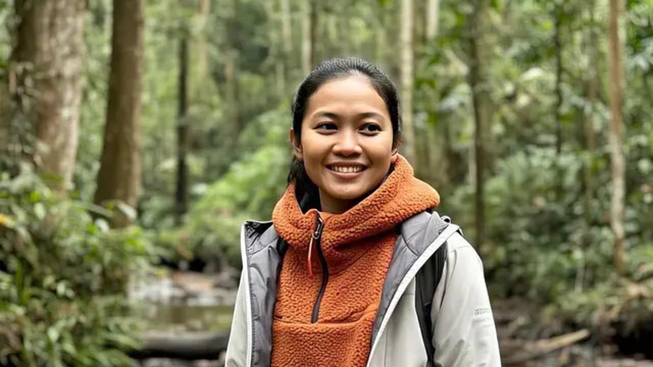 10 Inspirasi Hiking Outfit Wanita, Tampil Stylish &amp; Nyaman di Alam Bebas