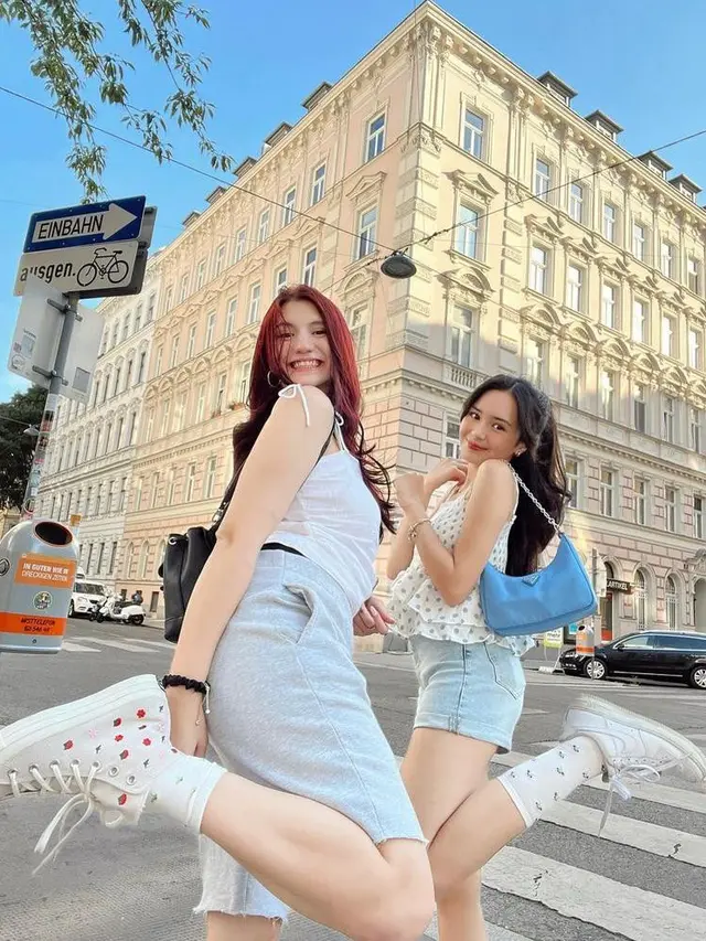 10 Gaya Kasual Cassandra Lee Liburan di Eropa, Makin Menawan di Usia 21 Tahun