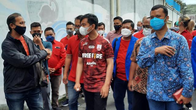 Gibran Rakabuming kenakan Jersey Persis