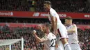 Selebrasi para pemain Burnley, saat Scott Arfield mencetak gol pembuka ke gawang Liverpoool pada laga Premier League di Anfield Stadium, Liverpool (16/9/2017). Liverpool bermain imbang 1-1. (Peter Byrne/PA via AP)