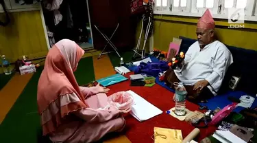 Viral di media sosial sebuah video dukun Malaysia sembuhkan pasien dengan pistol mainan.