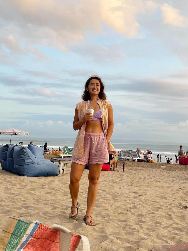 6 Potret Terbaru Widi Mulia Hamil Anak ke-4 di Usia 43 Tahun, Makin Menawan